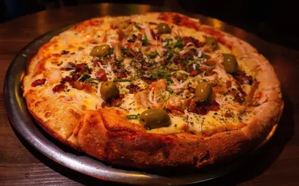 Pizza pollo y panceta